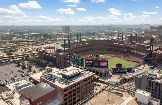 Ballpark Luxury Loft Steps from Arch - Photo 27
