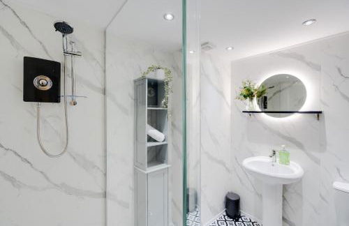 Liverpool Warehouse Flat - Sleeps 5, WiFi, Free On-Site Parking - Foto 22