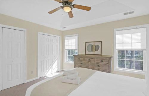 Cozy 2BR Home Near Ft Jackson - Photo 32