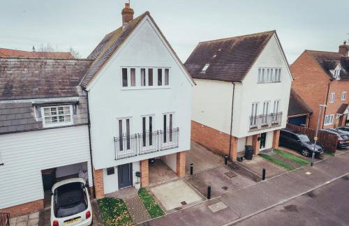 5 Bed Family Home- Free Parking - Foto 3