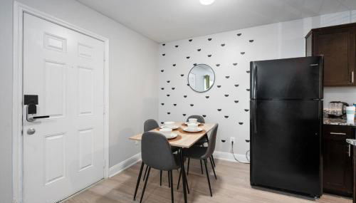 Mins 2 Dwntown - Private Retreat - King Bed - Foto 2