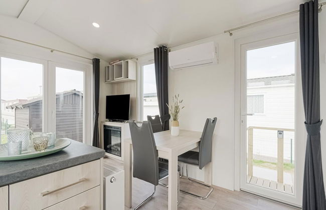 Modern Mobile Home in Middelkerke With Garden - Photo 8