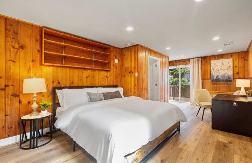 Spacious Mid Century Modern Sunroom Rambler - Foto 28