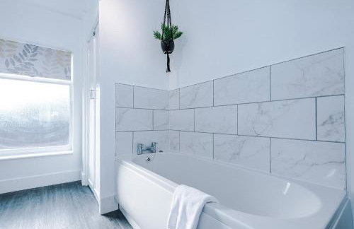 Oxford House by YourStays - Cosy Home in the Suburb of May Bank - Foto 28