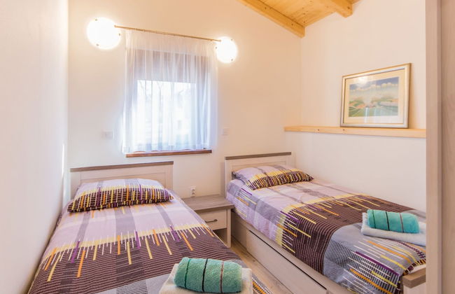 Attractive Holiday Home with Pool, Hot Tub, Patio, Courtyard - Foto 2