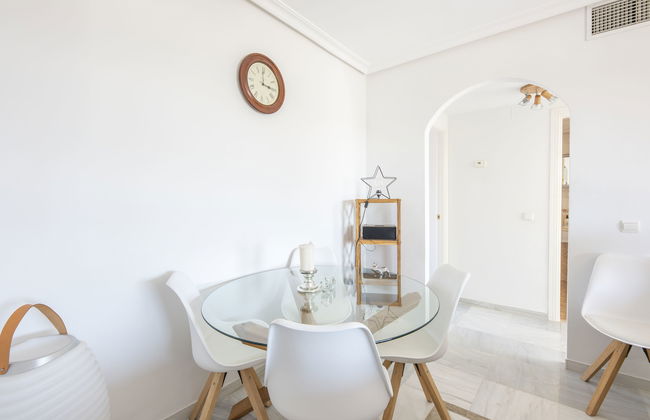 2 bedroom Apartment in Marbella with swimming pool and garden - Photo 8