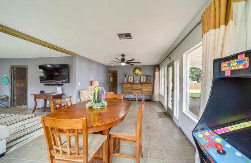 Lakefront Eufaula Cabin with Fire Pit and Private Dock - Foto 11