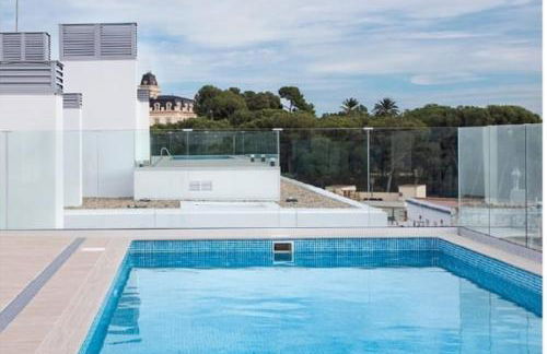 Rooftop pool near the beach and Barcelona - Photo 31