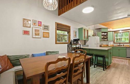 Cozy Mountain Chalet With Hot Tub Outdoor Movie Screen And Fire Place - Foto 5