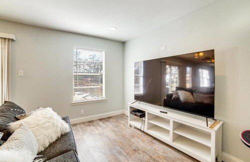 Lakeside Retreat Large Spacious Home with Game Room - Photo 21