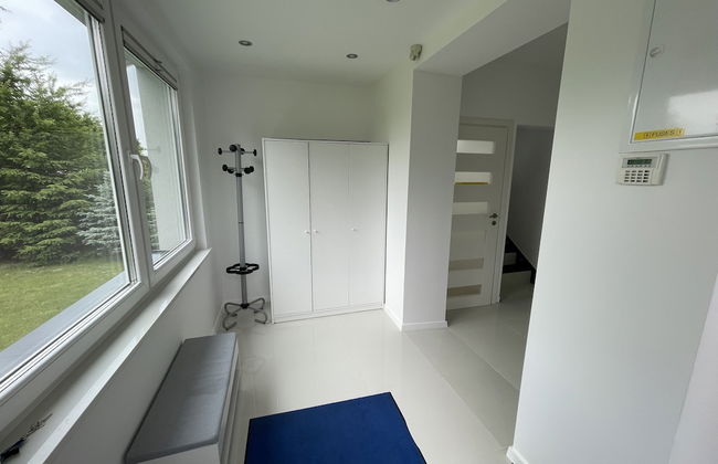 Modern House with Garden - Photo 27