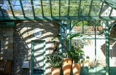 Mas des Sylves - Piscine intérieure chauffée - Parc de 100 hectares - Foto 2