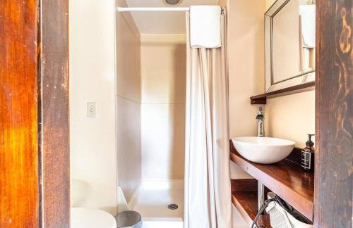 Charming Room in Historic BnB with Parking - Rm 5 - Foto 6