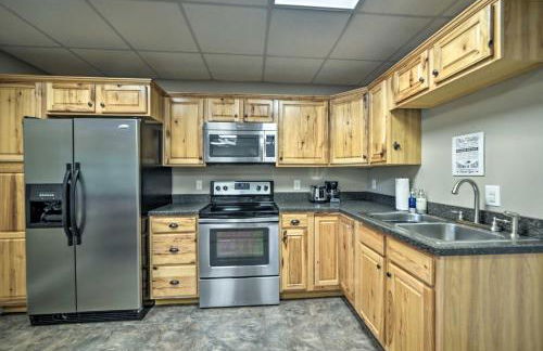 Lakefront Rest-Ashored Home with Private Dock! - Foto 23