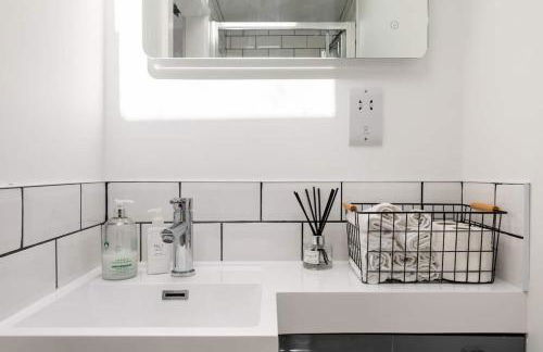 Salisbury 1BDR Apartment, Sleeps 4 - Contractor, Professionals, Family Friendly - Photo 8