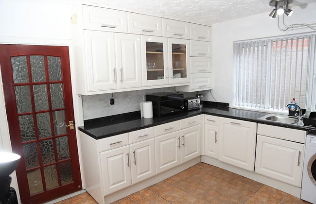 Cosy 3-bed Bungalow NEC Airport Close to Amenities - Foto 6