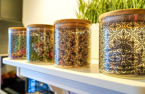 Le Petit Parisien- Bienvenue - Netflix - Terrasse - Parking - Porte de Paris - Climatisation - Guide visite à Paris OFFERT - Foto 5