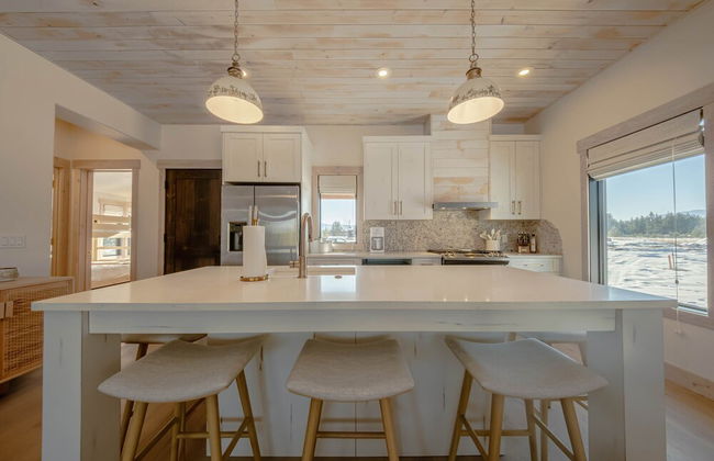 Wilderness Club Nest Modern Cabin Retreat for 9 w/ Hot Tub - Photo 13