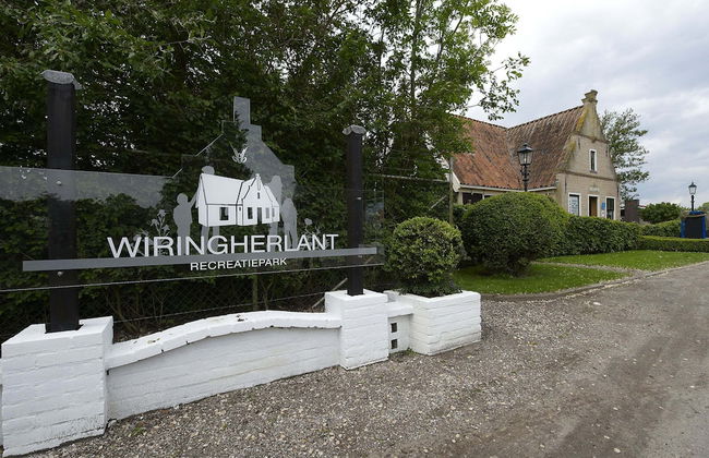 Lush Villa with Hot Tub, Private Fenced Garden in Hippolytushoef - Foto 24