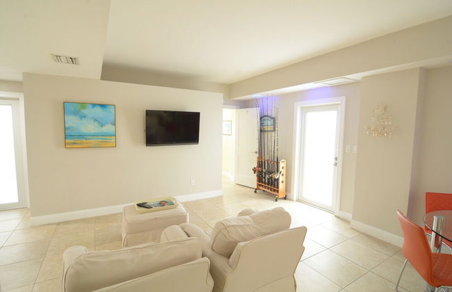 Beautiful Canal Front Home With Above Ground Pool, Dock And Fish Cleaning Station 4 Bedroom Home by RedAwning - Photo 27