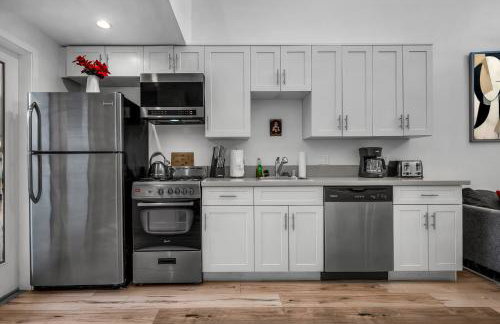 Chic Modern Loft in Hollywood 1 Bedroom with Balcony & Free Secure Parking - Foto 6