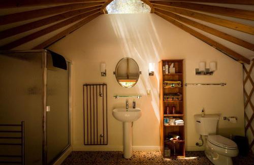 Elegant Yurt Tucked Beneath Oak Trees on Southern California Ranch - Foto 30