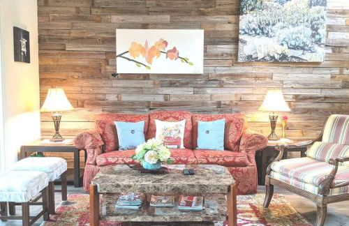 Corner Lake Getaway - Photo 18