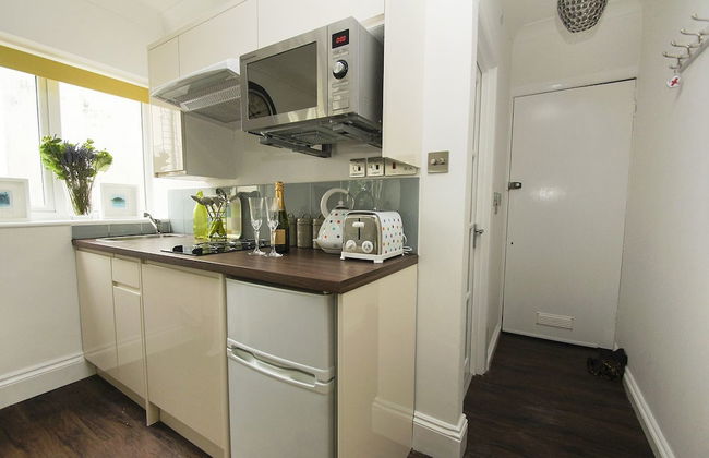 Between Piers Central by Brighton Holiday Lets - Photo 8