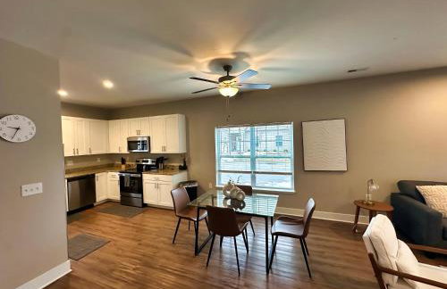 Modern 2BR 2BA New Build Condo with Garage & Patio - Foto 41