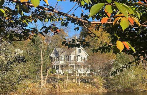 Stylish Victorian Beach House on pond - Foto 13