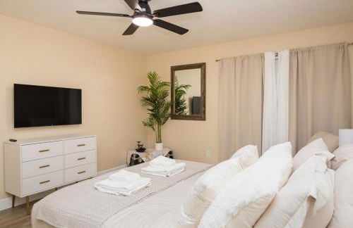 3BR Disney Home with Pool , Arcade and Hot Tub - Photo 10