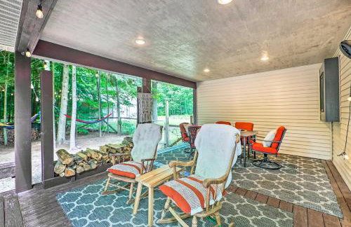 Cozy Whitehall Hideaway with Hot Tub and Chiminea! - Foto 27