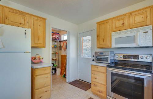 Alton Cabin with Deck about 2 Mi to Dixie Natl Forest! - Foto 11