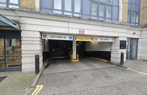 Luxury 3-Bed Apartment with Private Garden En-Suites & Underground Parking Prime NW6 London Location - Foto 26