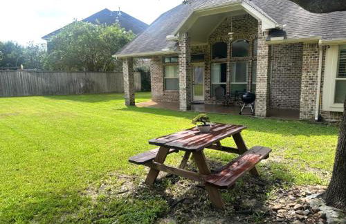 Cozy 4bdrm 3bath Home in The Woodlands - Photo 49