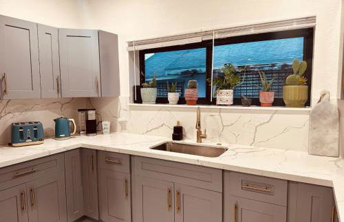 Charming Home Close to Beaches & Downtown - Foto 11