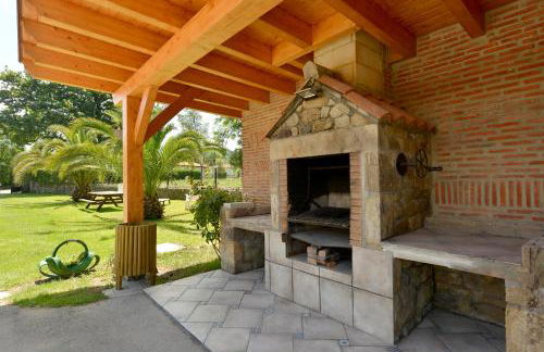 Piscina climatizada y cubierta 365 dias en Casa Rural con Encanto El Puentuco una de las casas mas valoradas de Cantabria - Foto 33