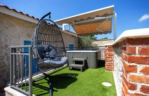 Villa Vision with Heated Pool & Jacuzzi in Sestanovac - Foto 68