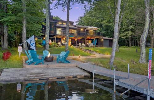 Lakefront Hot Tub Canoes Game Room Wood FP - Foto 18