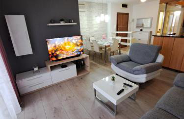 Apartment Holiday in Split, near the old town, three rooms, balcony, garage - Photo 2