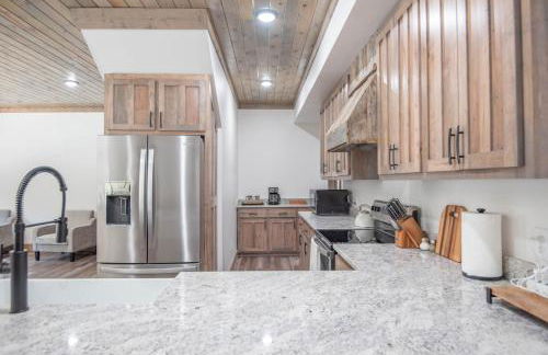 Tucked away in the woods - minutes to the New River - Acreage to explore! - Foto 12