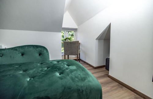 Modern 2-Bed Apartment - Near Train and Town - Parking Available - Foto 32