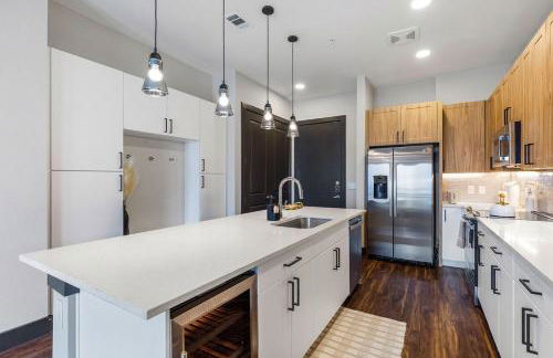 12 Min to Downtown with Pool, Balcony and Free Parking - Foto 14