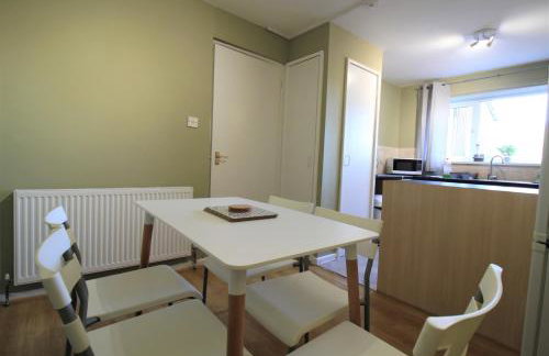 St James House - Charming 3 bed, 2 bathrooms, driveway parking, close to town centre - Photo 23