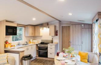 Beautiful 3bed Caravan on Windermere - on White Cross Bay Holiday Park - Photo 6