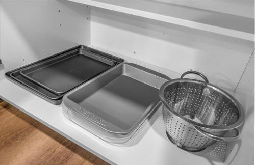 Luxe King Suite, Cozy Sectional, Gym, Pool, U of A - Photo 47