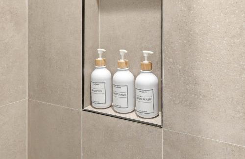 Edgewater Apt with Free Parking Gym Modern Living - Photo 36