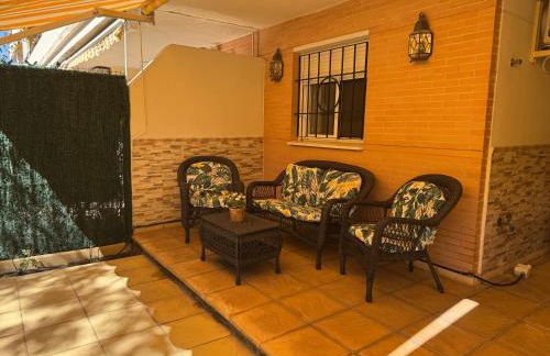 Bonito apartamento con jardín, piscina y aparcamiento gratuito - Photo 21