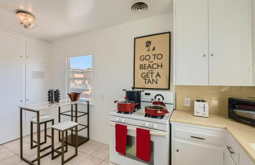 Walk to Beach - KING Apt In #1 Area - AB - Photo 19