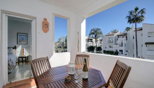 Luxury Beachfront Apartment with Pool in Costalita - Photo 4